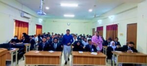 প্রশিক্ষণার্থীদের সাথে বিভাগের ভারপ্রাপ্ত চেয়ারম্যান  